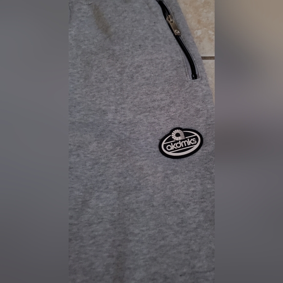 Akademiks Sweatpants Size L - Picture 2 of 4